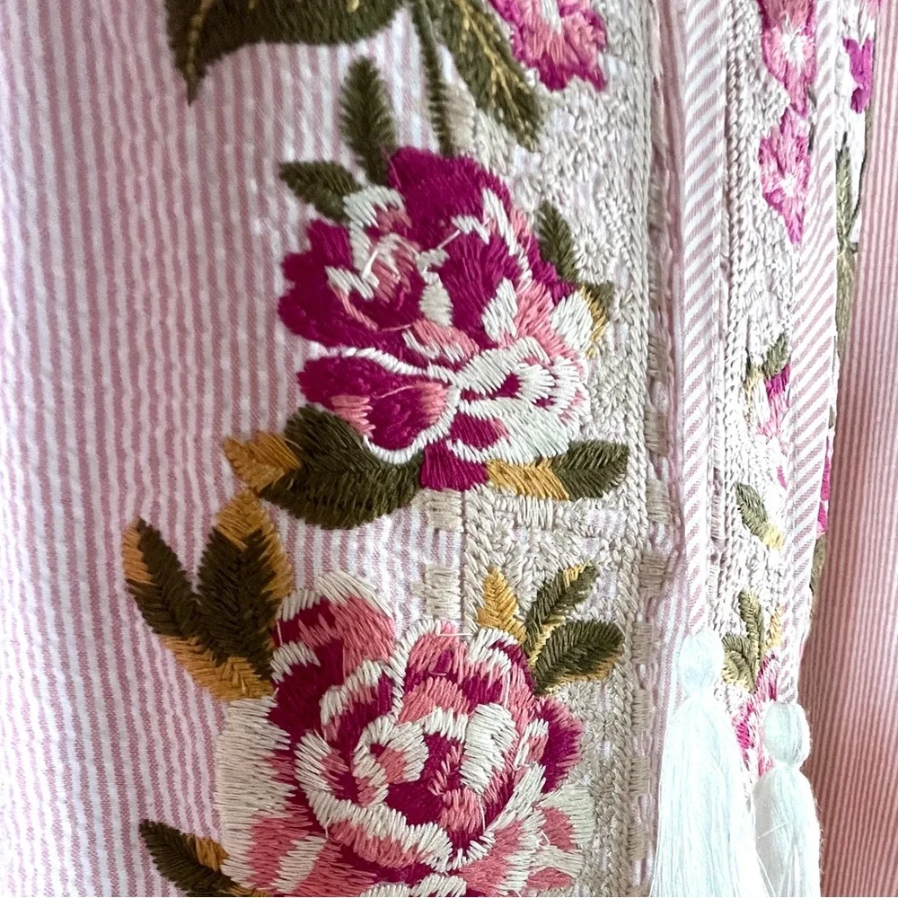 Savanna Jane NWT Pink Seersucker Floral Embroidered Halter Top - Small - Picture 3 of 7